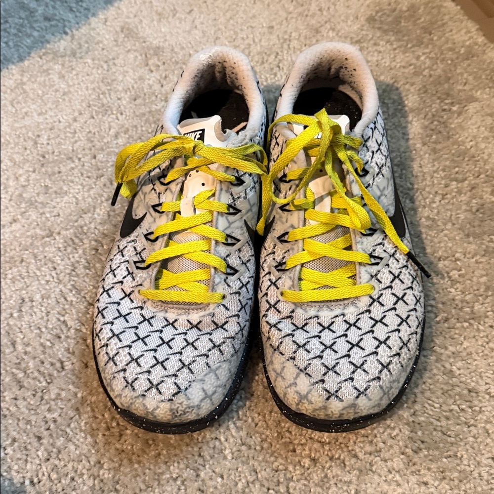 Nike Metcon 4 White and Black Sneakers with Yellow Laces